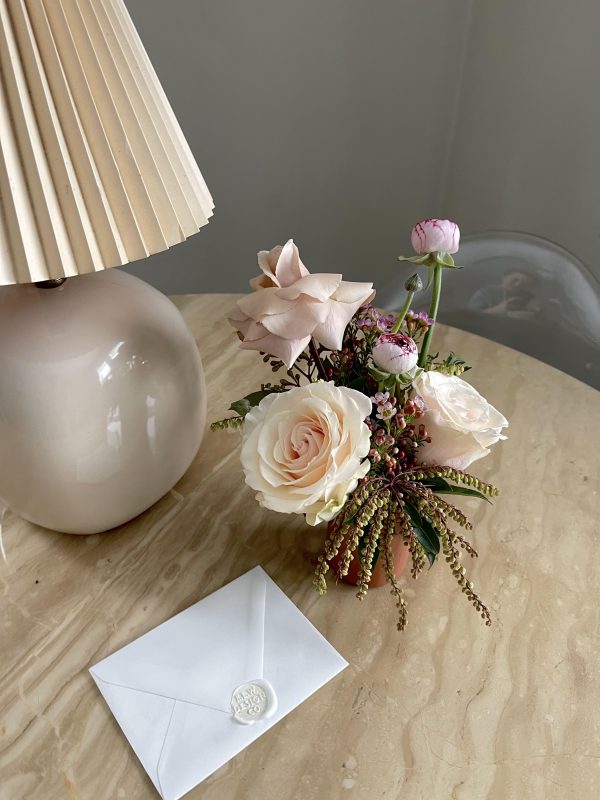 bud vase flower delivery